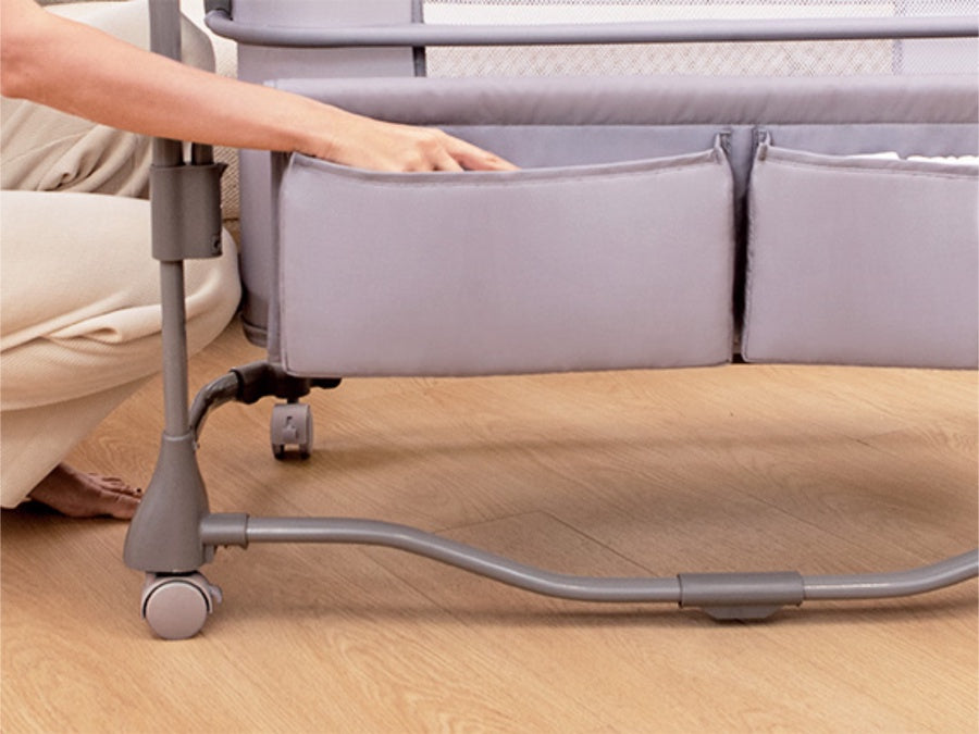 Mastela 4‑in‑1 Deluxe Multi‑Functional Bassinet - Image 3